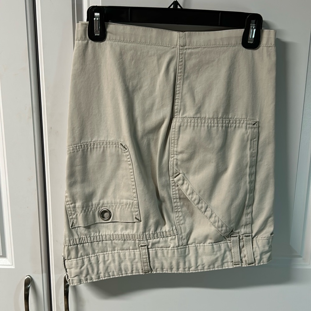 LEE Cargo shorts, ladies, khaki color 16 W. Like new.